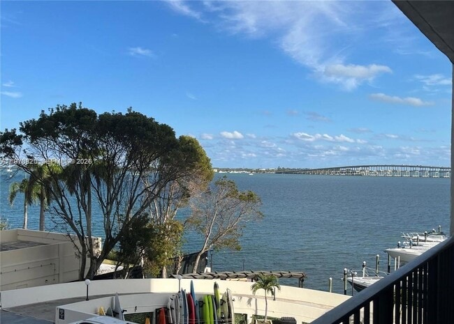 Foto del edificio - 1865 Brickell Ave