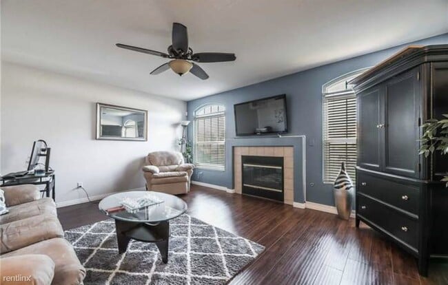 Building Photo - 3 br, 2.5 bath Townhome - 10209 Rolling Tr...