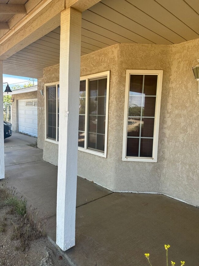 Building Photo - House for rent