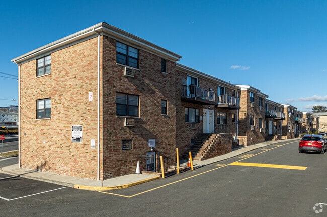 Alternate - Lodi Circle Apartments