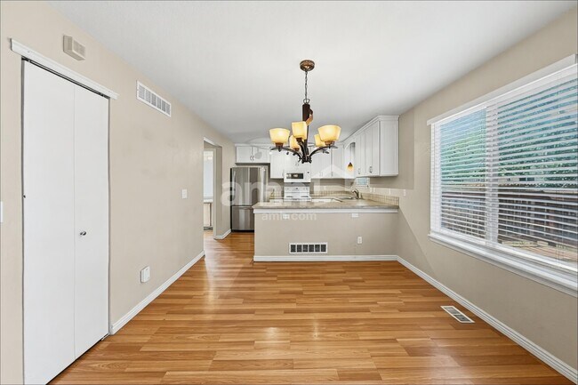 Foto del edificio - 4261 Choke Cherry Ave