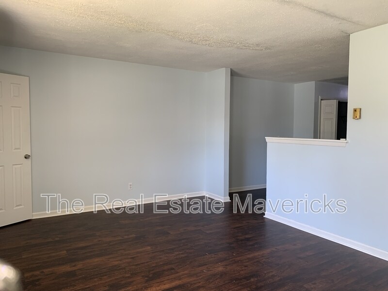 Foto principal - 4731 Rogers Rd