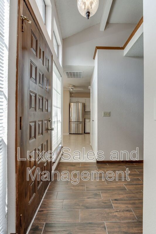 Building Photo - 7713 Doris Dr