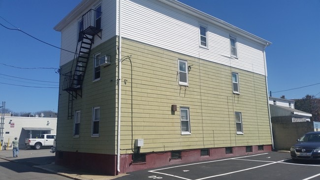 Building Photo - 25 Weeden St