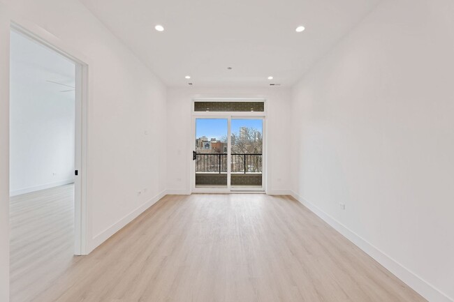 Building Photo - East Lakeview / Wrigleyville - Brand New C...