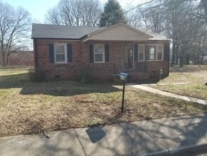 Building Photo - 407 S D Ave