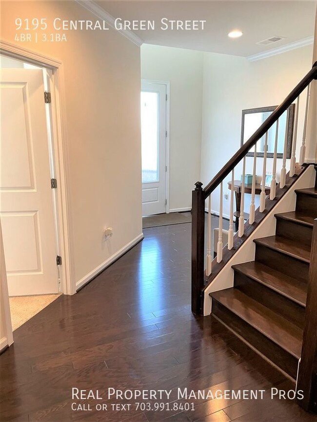 Building Photo - MASSIVE TOWNHOME, W ROOFTOP DECK, & CUSTOM...