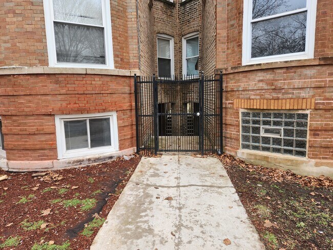 Foto del edificio - 6346 S Vernon Ave