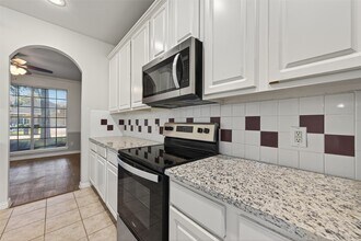 Building Photo - 23730 River Pl Dr