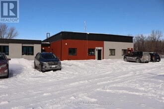 Building Photo - 3880 7 Rd