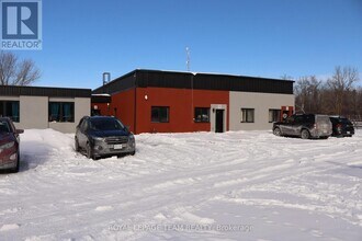 Building Photo - 3880 7 Rd