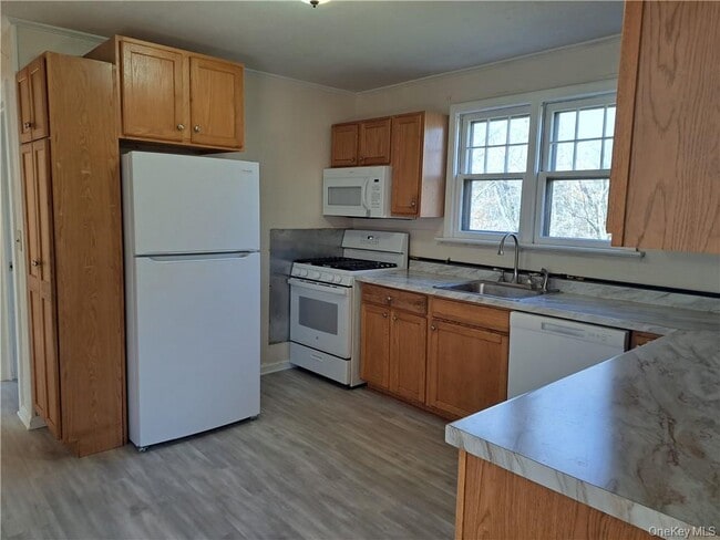 Building Photo - 1521 NY-208