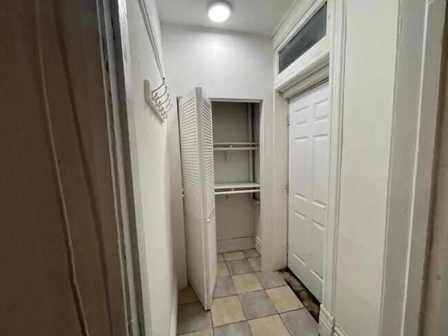 Foto del edificio - 1516 N Greenview Ave