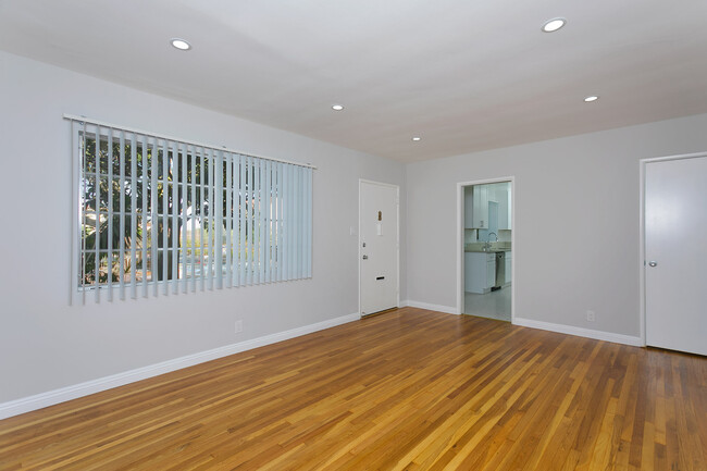 Building Photo - elm383
