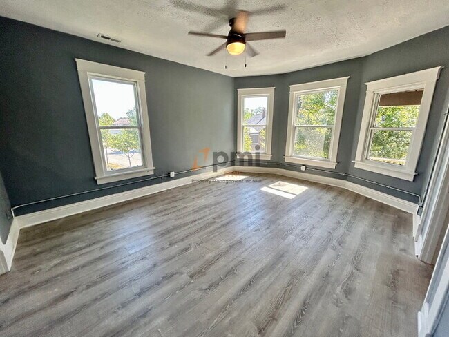 Foto del edificio - 416 E 9th St