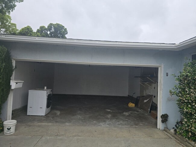 Building Photo - 10280 Western Ave