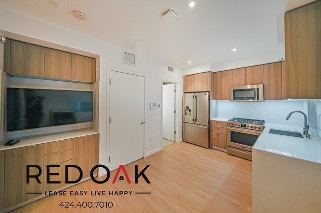 Foto del edificio - 11649 Mayfield Ave