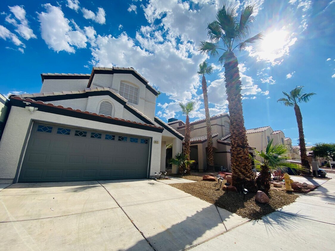 Primary Photo - North Summerlin stunning 2-story home with...