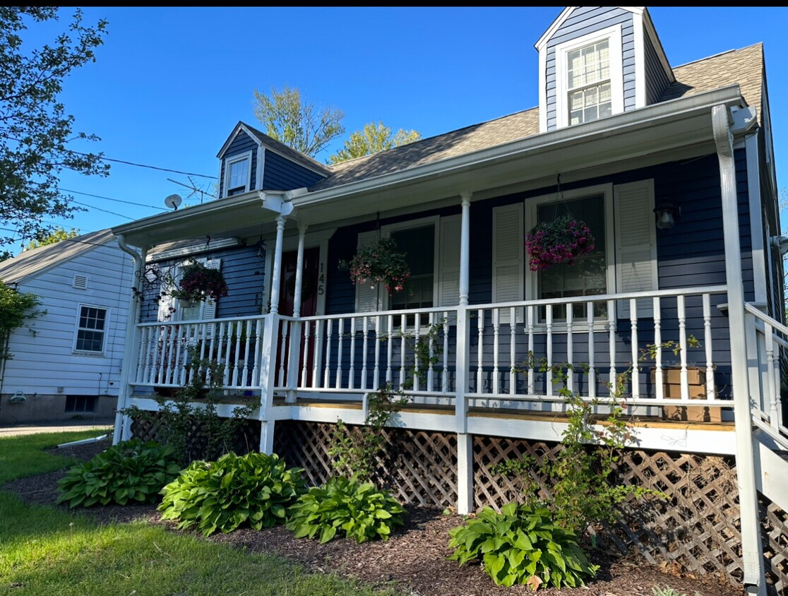Primary Photo - 145 Lenox St