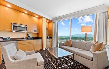 Building Photo - 2000 Fashion Show Dr