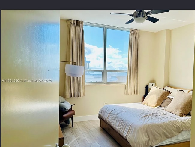 Building Photo - 801 Brickell Key Blvd