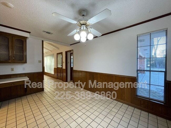 Foto del edificio - 6428 Chippendale Dr