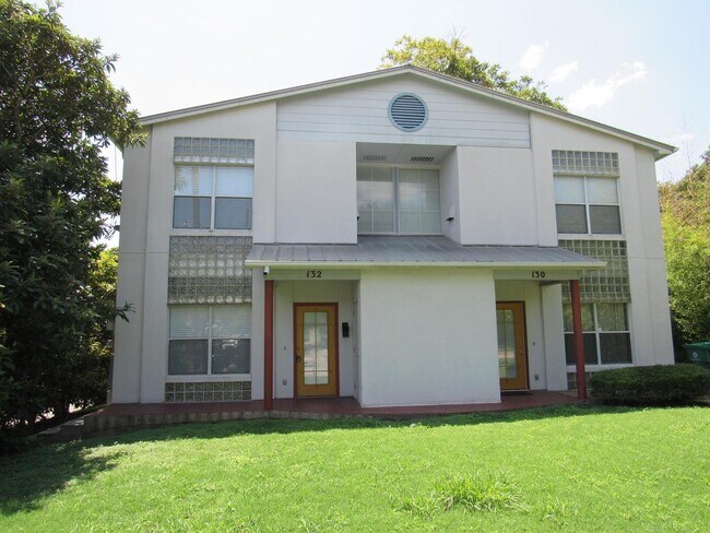 Foto del edificio - 132-r