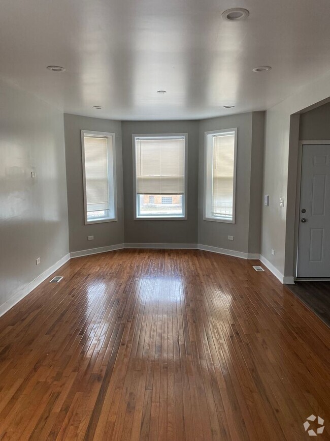 Building Photo - 6402 S Eberhart Ave