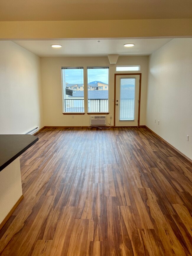 Livingroom 3x2 Detached - Bluegrass Farms Apartments