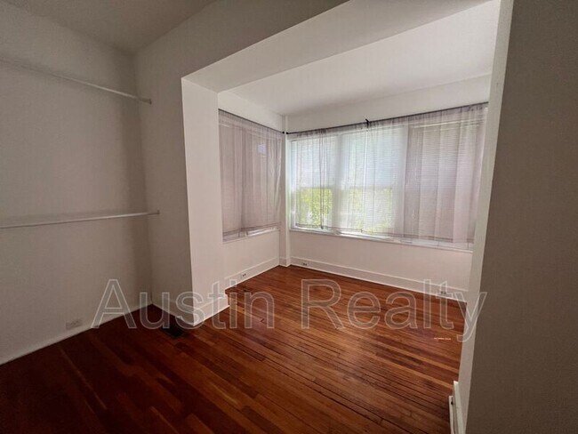 Foto del edificio - 6041 Waterman Blvd