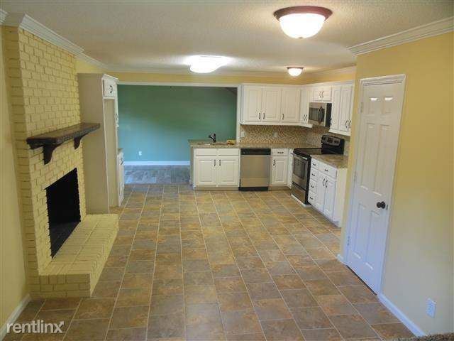 Building Photo - 4 br, 2 bath House - 425 Bellingham Court