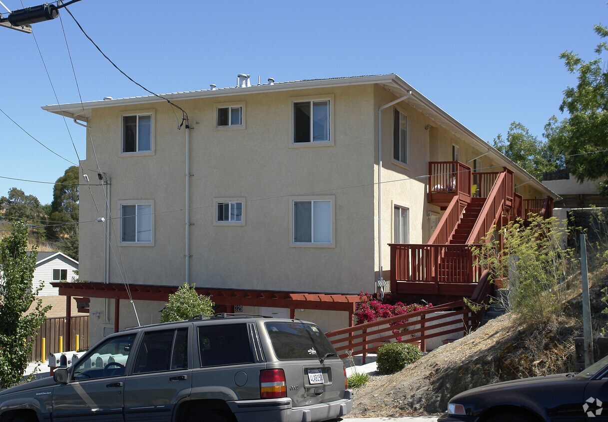 Foto del edificio - 325 Vaqueros Ave