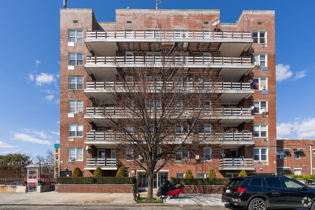Building Photo - 575 Herkimer St