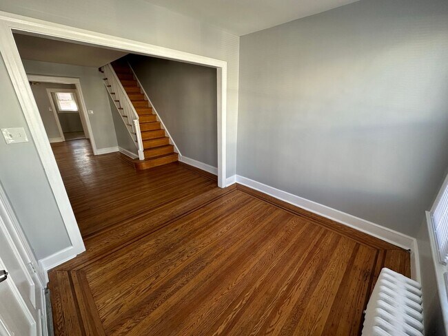 Foto del edificio - Gorgeous 3-Bedroom Townhome with One Car Garage! Available February 1st!