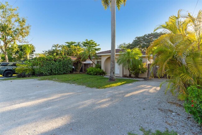 Building Photo - 7048 SW 83rd Ct