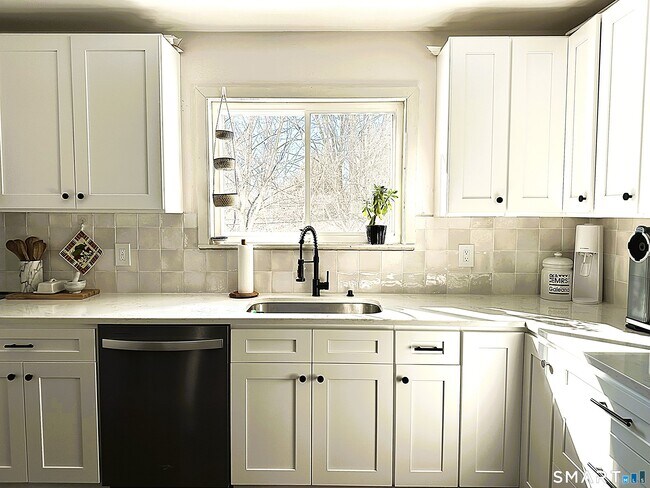 Building Photo - 18 Harry Brook Village