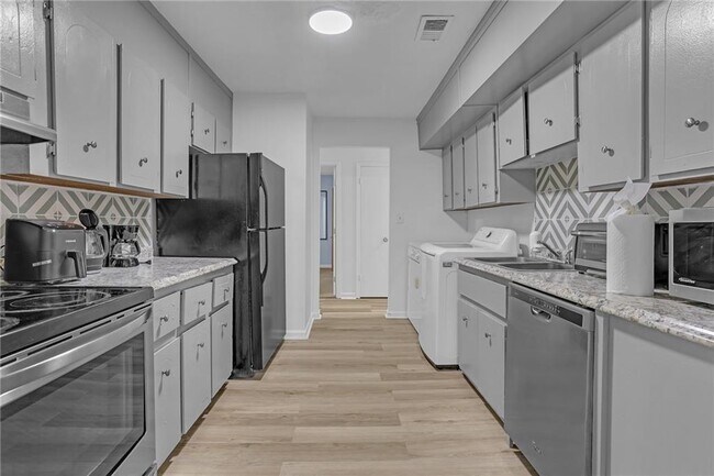 Foto del edificio - 2394 Lawrenceville Hwy