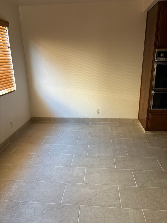 Foto del edificio - 1034 W 23rd St