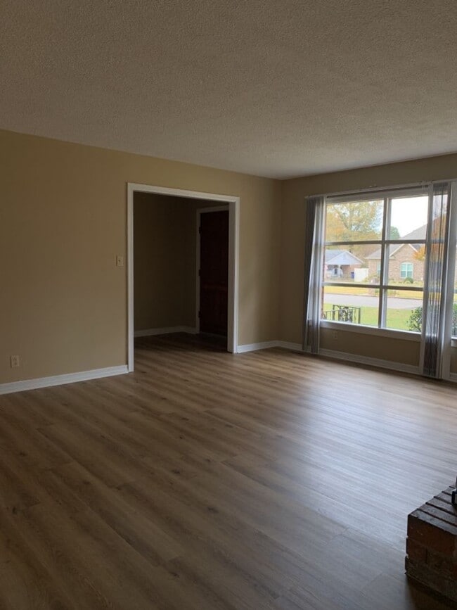 Building Photo - 2224 Bower Dr