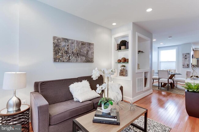 Foto del edificio - 625 Gresham Pl NW