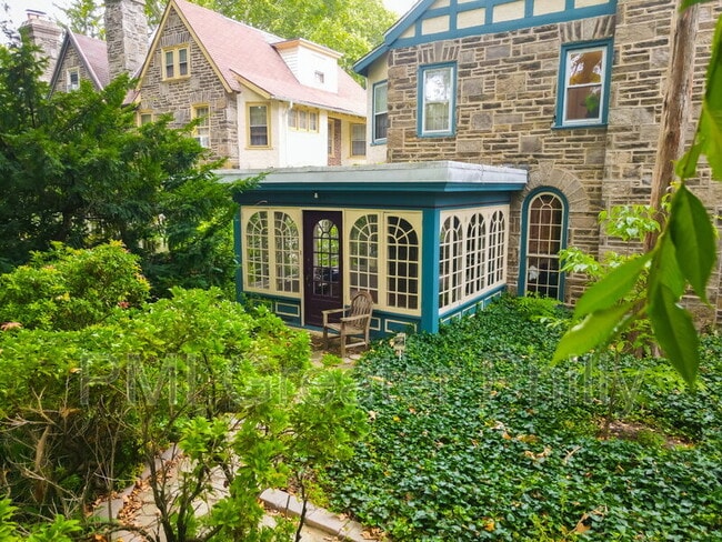 Photo - 7127 Lincoln Drive House