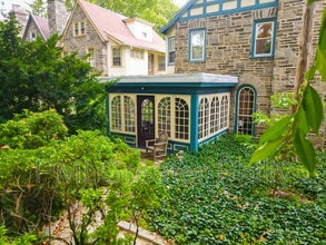 Building Photo - 7127 Lincoln Dr