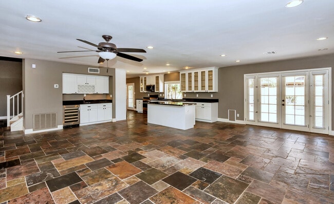 Building Photo - 5948 E Corrine Dr