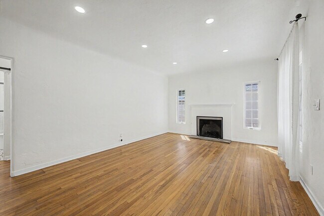 Foto del edificio - 311 West Campbell Ave