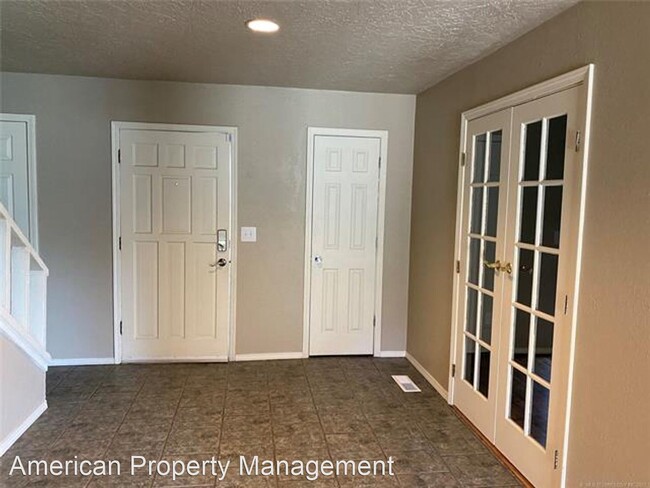 Building Photo - 4 br, 2.5 bath House - 2700 S Elder Ave