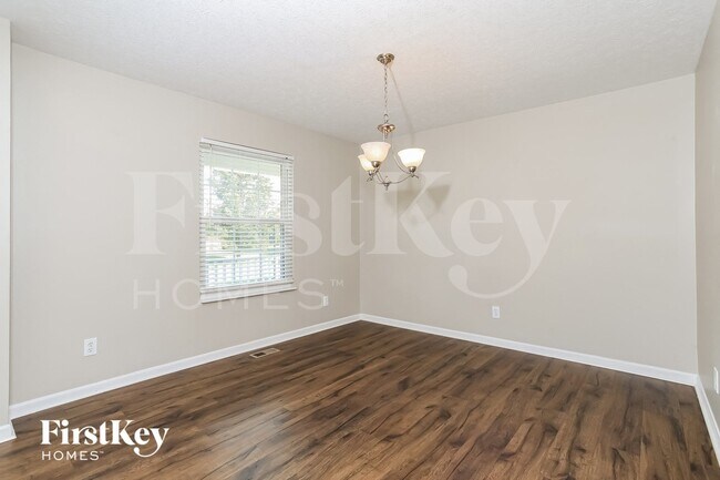 Foto del edificio - 6183 Lakewood Dr