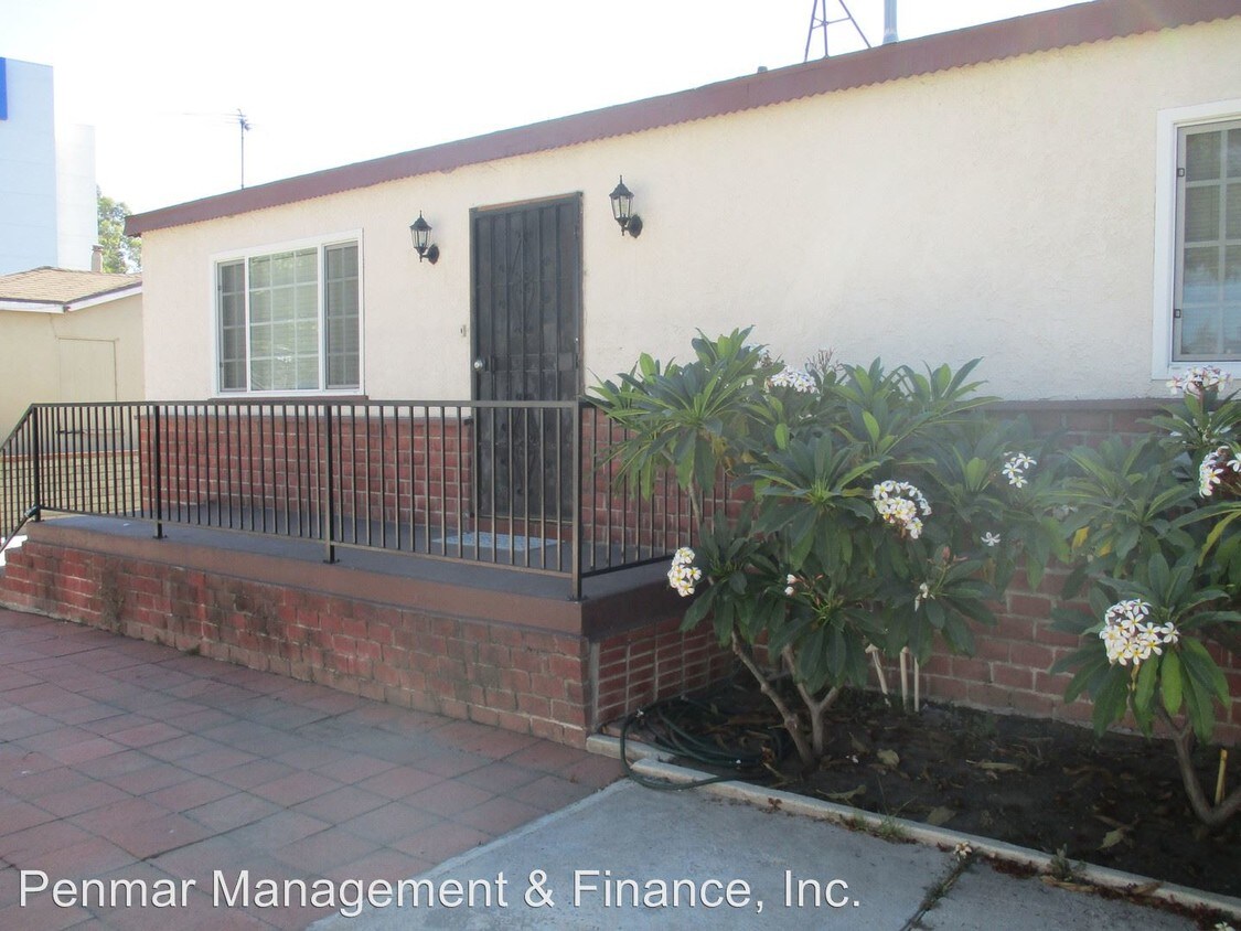 Foto principal - 9807 Redfern Ave