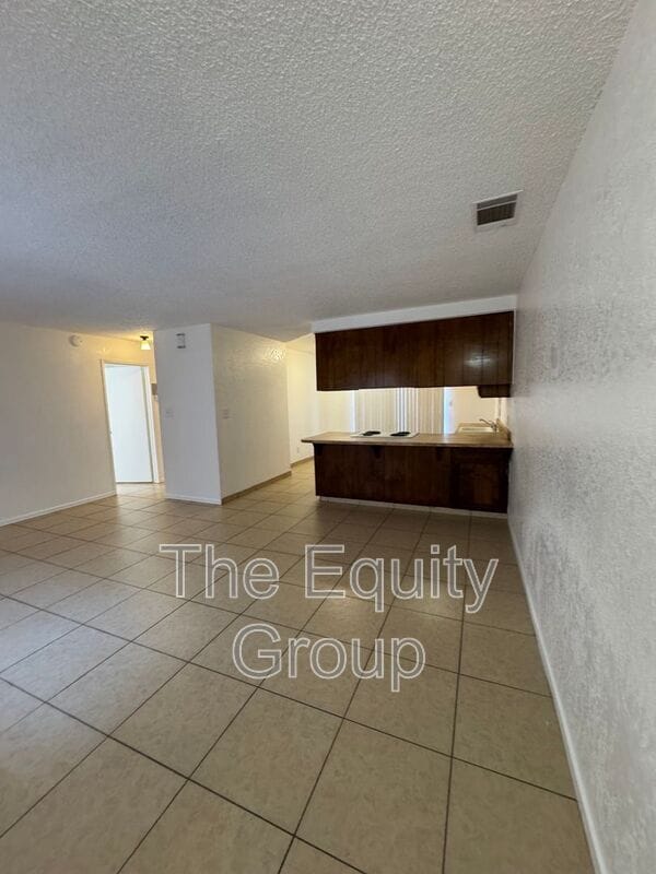 Building Photo - 2023 S Tracy Ct
