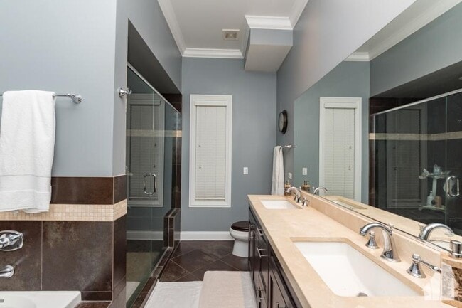 Foto del edificio - 3 bedroom in Chicago IL 60657