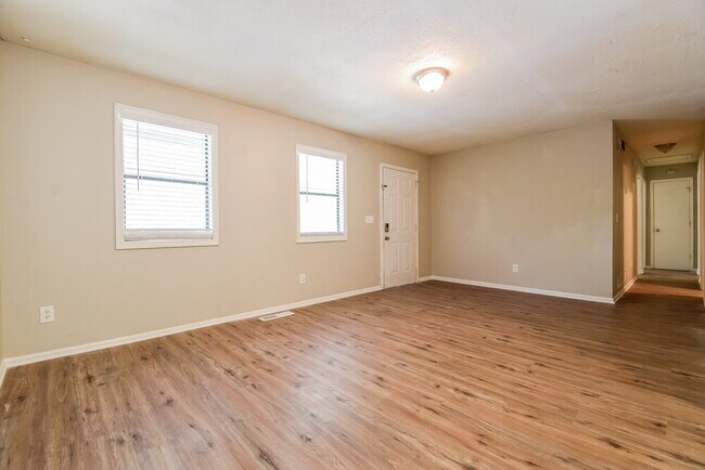 Building Photo - 5461 Austell Rd